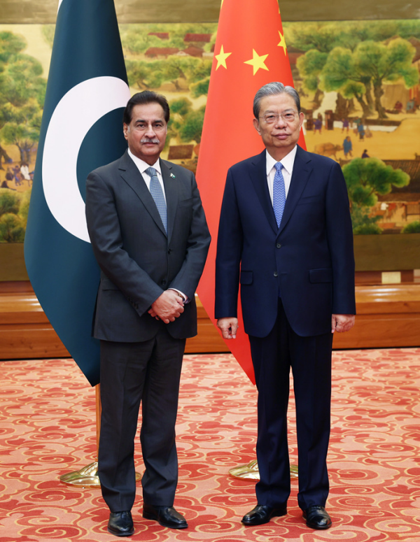 赵乐际同巴基斯坦国民议会议长萨迪克会谈