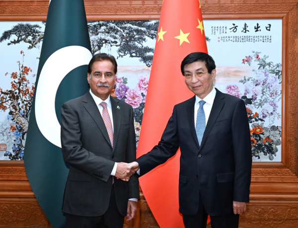 王沪宁会见巴基斯坦国民议会议长萨迪克