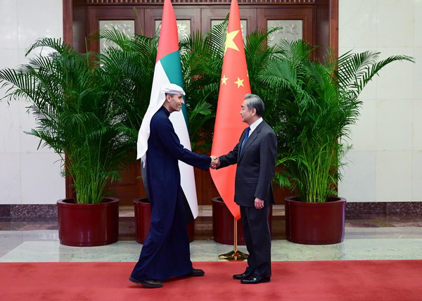 王毅同阿联酋总统中国事务特使哈勒敦会谈相关图片