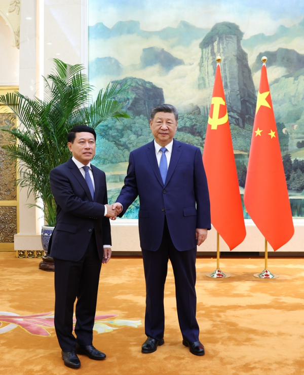 习近平会见老挝人民革命党中央总书记、国家主席特使沙伦赛相关图片