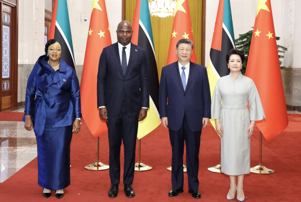 习近平同莫桑比克总统查波会谈相关图片