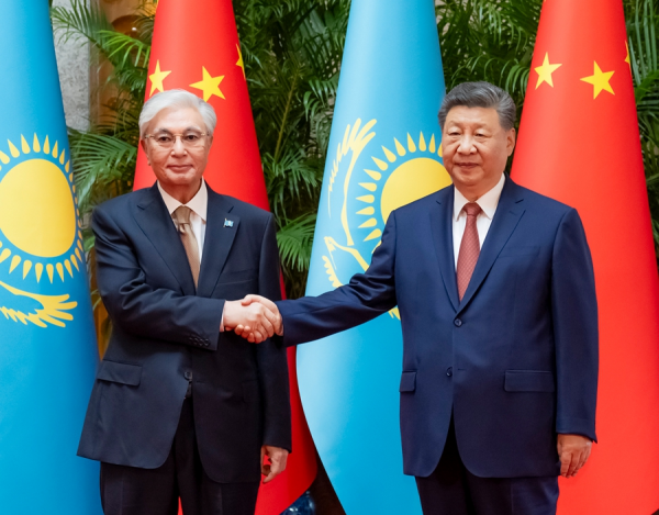 习近平会见哈萨克斯坦总统托卡耶夫相关图片