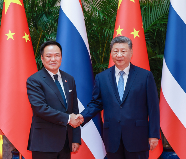 习近平会见泰国总理阿努廷相关图片