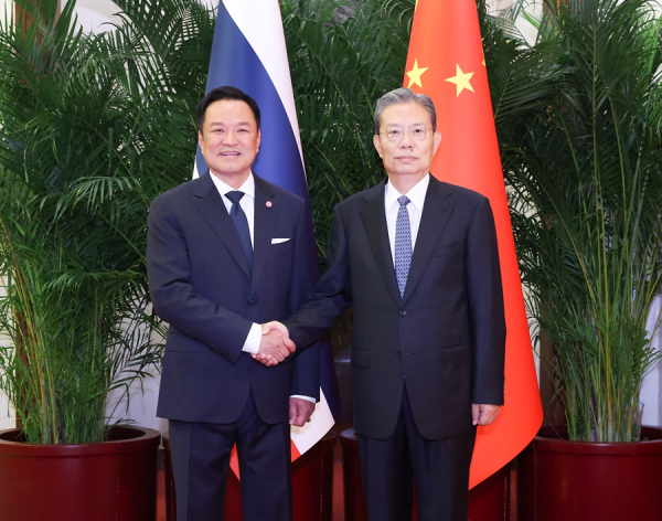 赵乐际会见泰国总理阿努廷相关图片