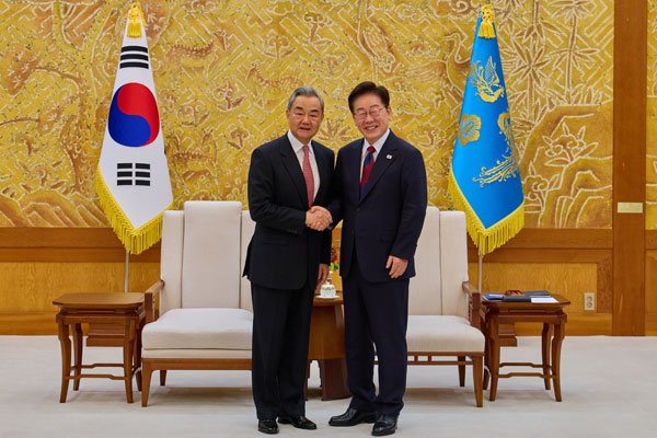 韩国总统李在明会见王毅相关图片