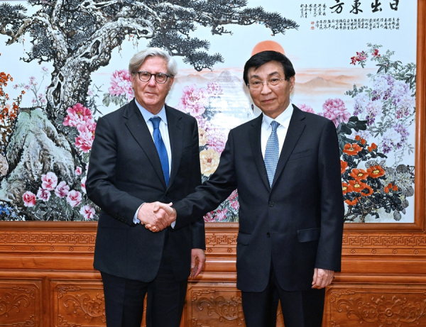 王沪宁会见第三届中美1.5轨对话美方代表相关图片